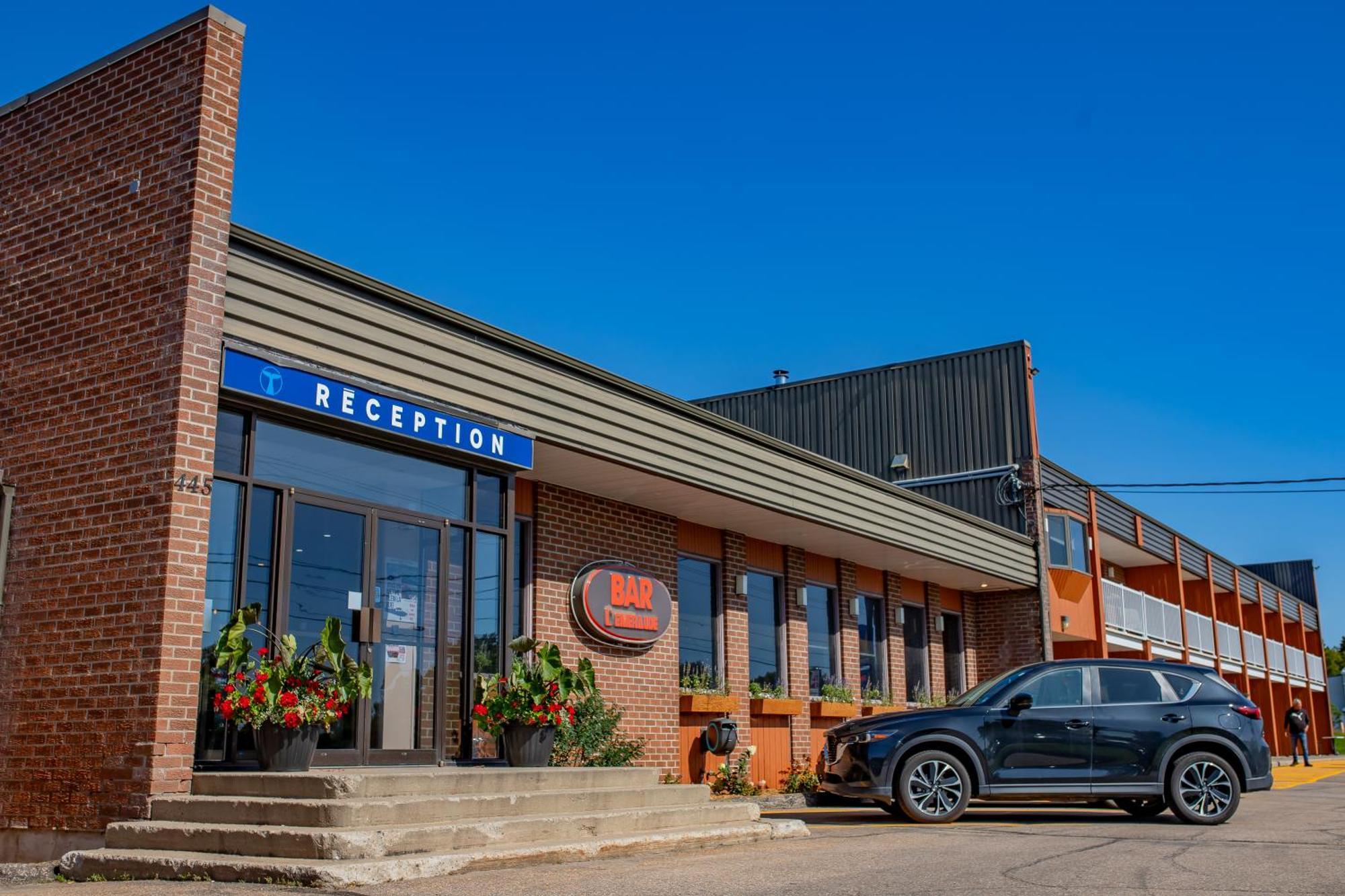 Complexe Hotelier Escoumins 레 제쿠망 외부 사진
