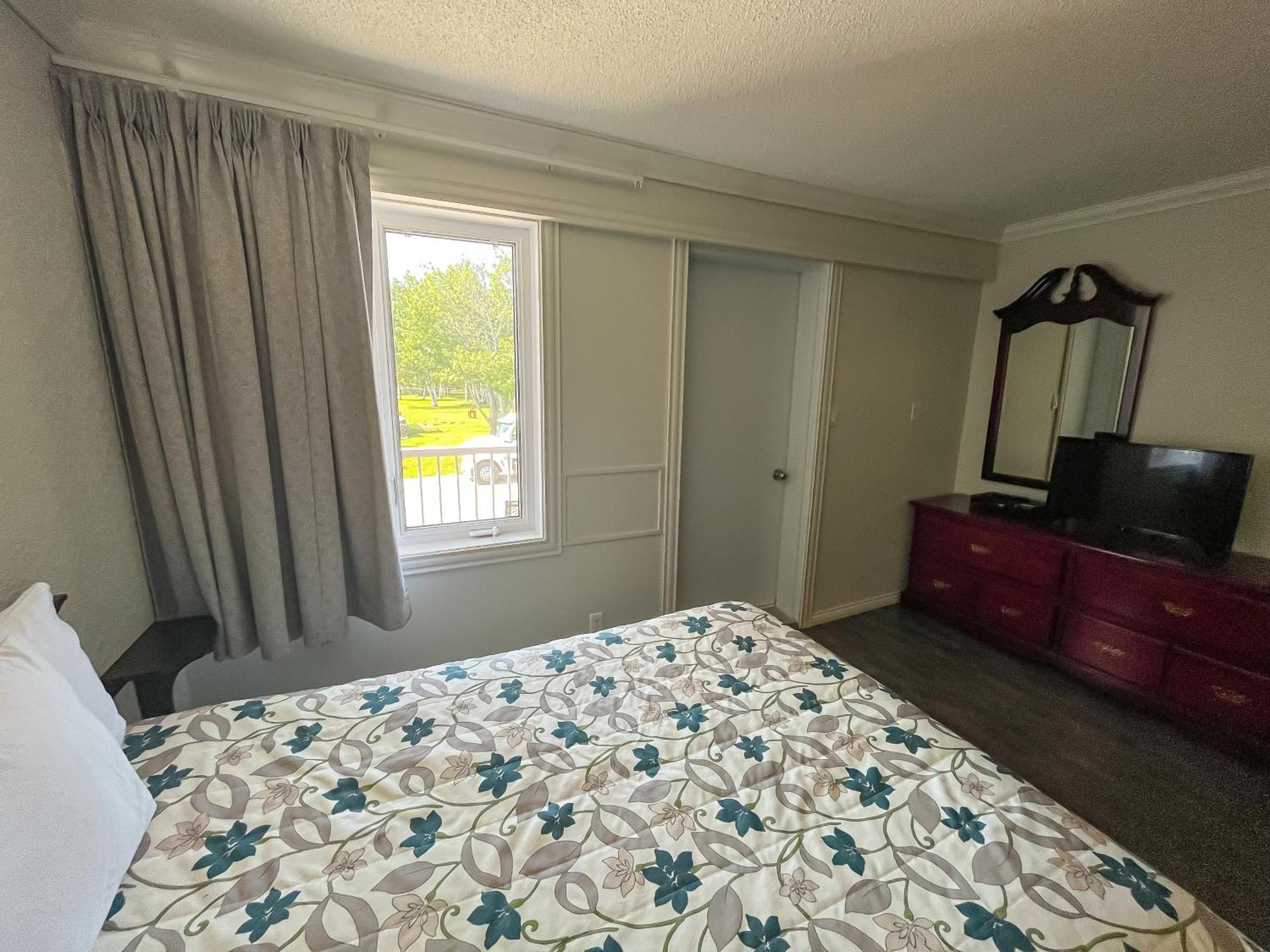 Complexe Hotelier Escoumins 레 제쿠망 외부 사진
