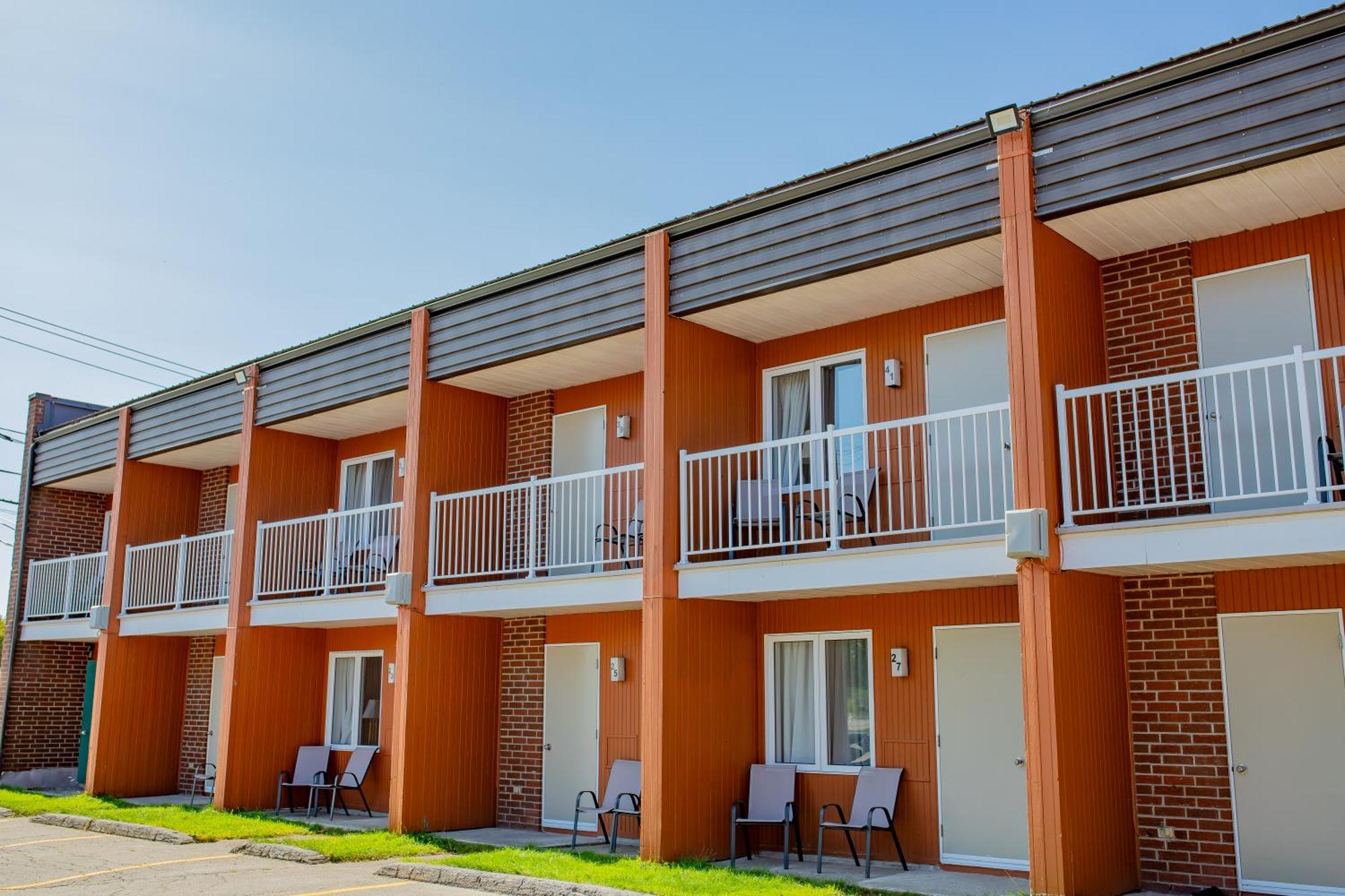 Complexe Hotelier Escoumins 레 제쿠망 외부 사진