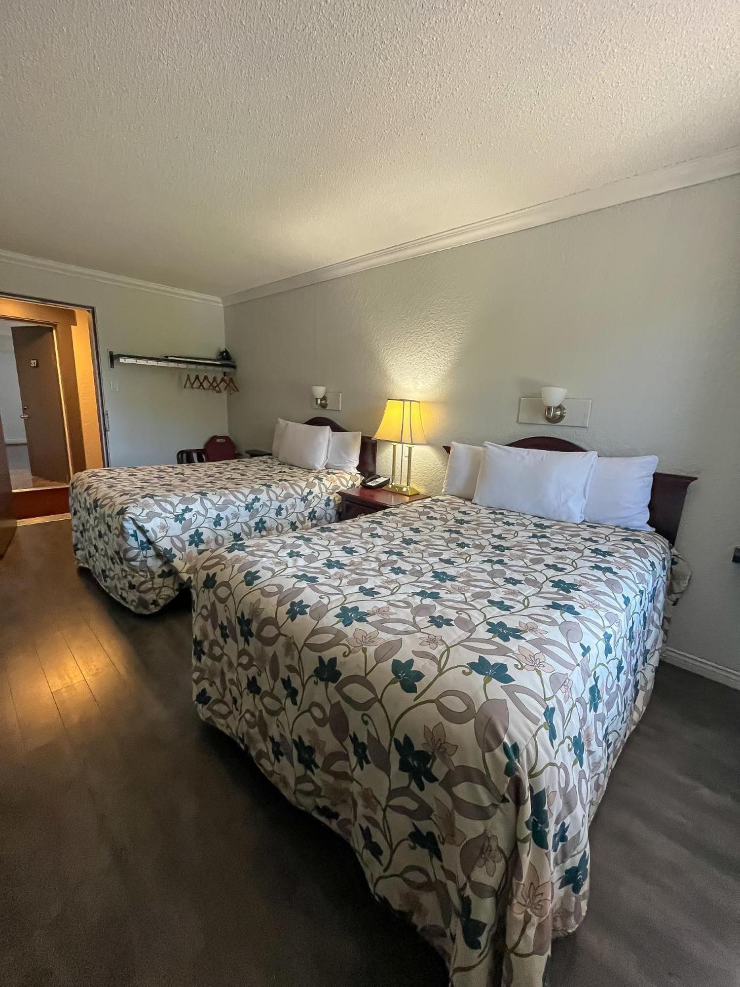 Complexe Hotelier Escoumins 레 제쿠망 외부 사진