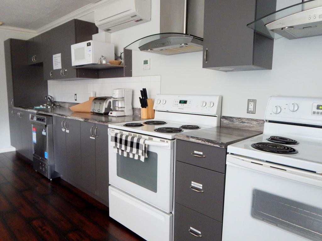 Complexe Hotelier Escoumins 레 제쿠망 외부 사진