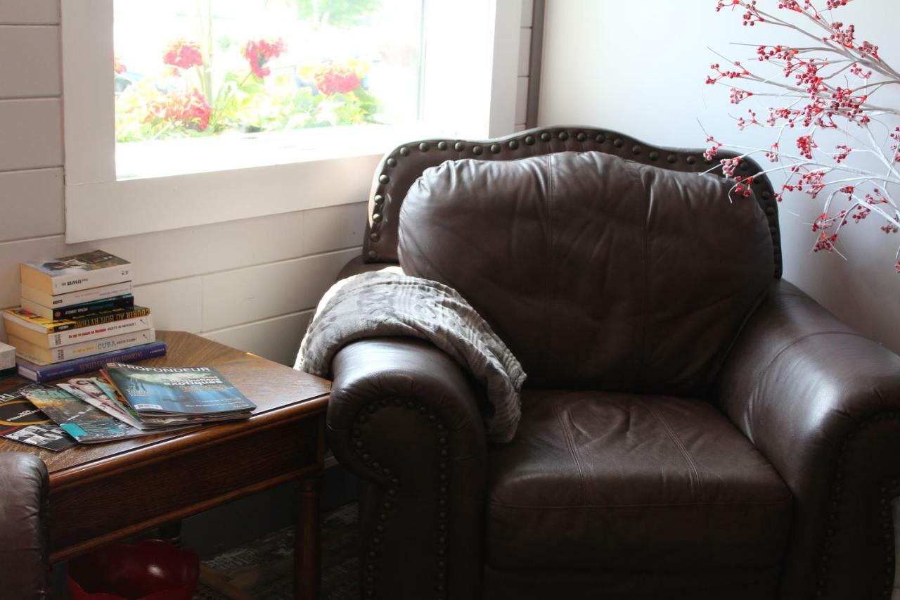 Complexe Hotelier Escoumins 레 제쿠망 외부 사진